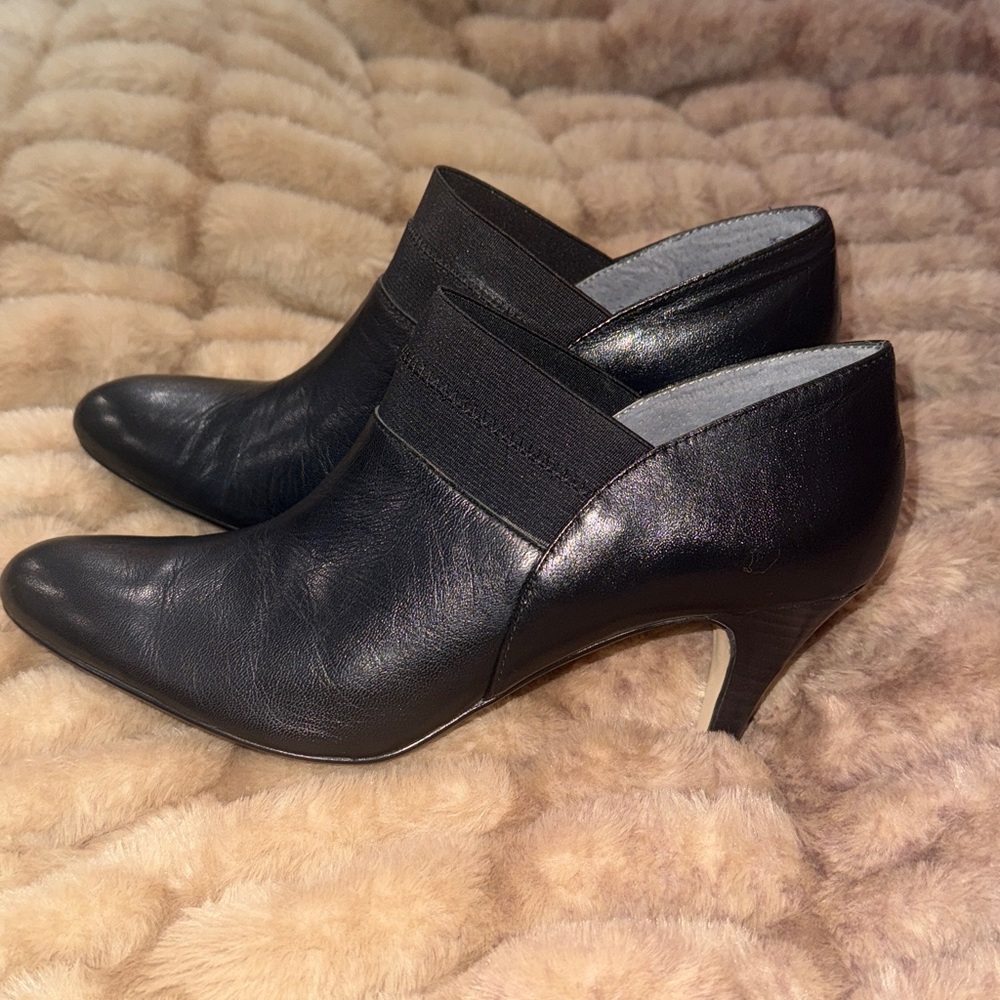Women’s Adrienne Vittadini black Heeled Ankle Boots, sz 7.5